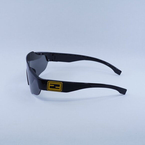 🕶️ New Fendi FE40088U-Y 01A Sunglasses -Black Frame, Grey Lenses - Picture 9 of 15